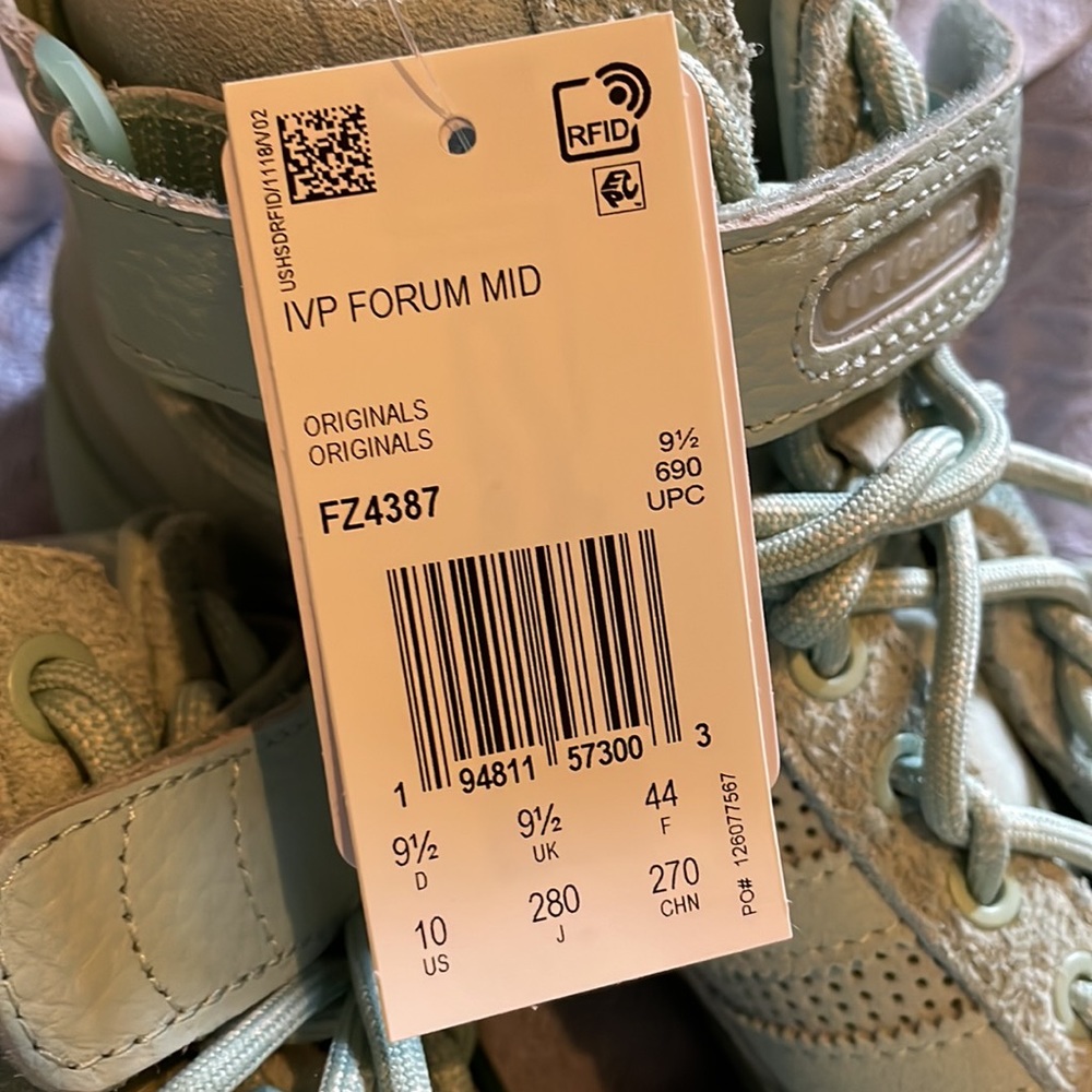 Men’s Ivy Park x Adidas Forum Mid Sneaker - Picture 9 of 9